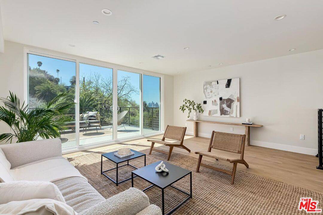 Los Angeles, CA 90032,4136 Raynol St