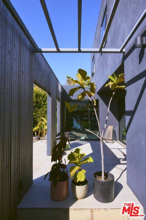 Venice, CA 90291,906 Superba Ave