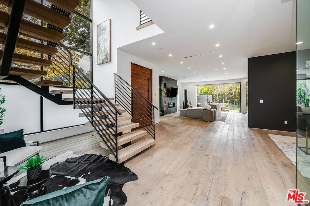 North Hollywood, CA 91602,11241 Valley Spring Ln