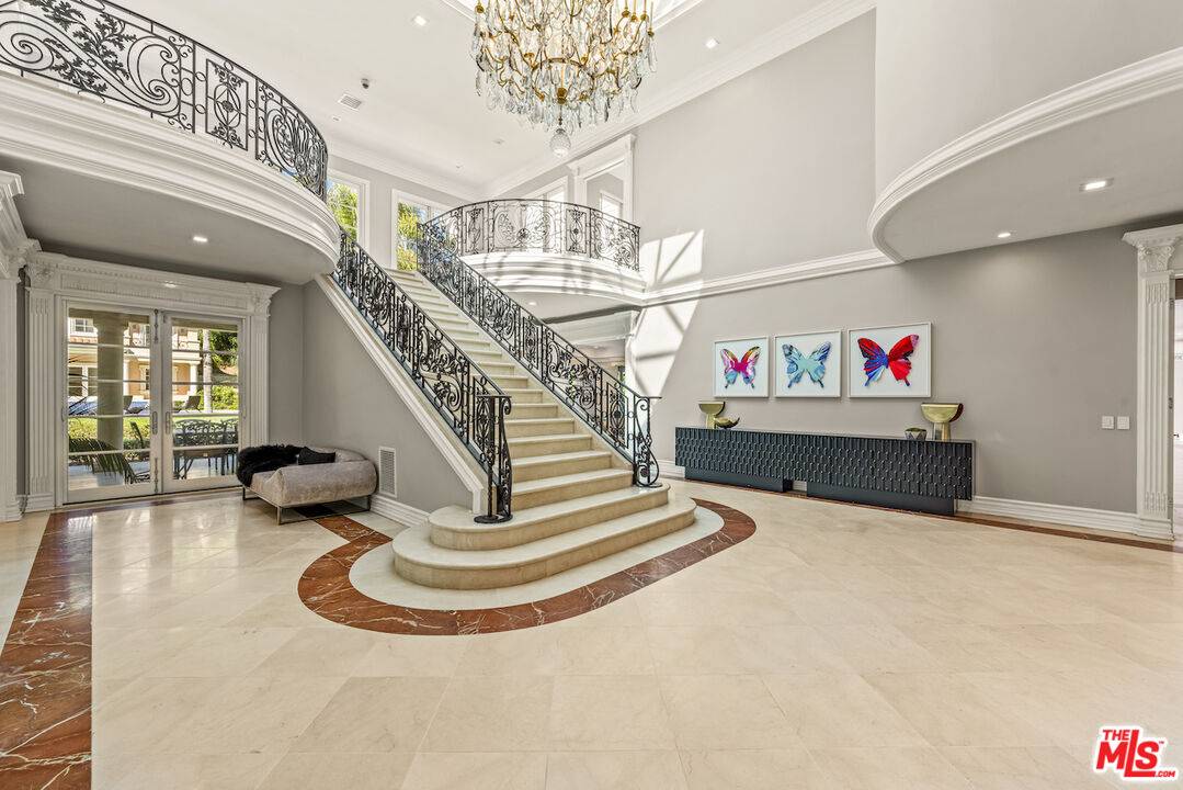 Beverly Hills, CA 90210,407 Robert Ln