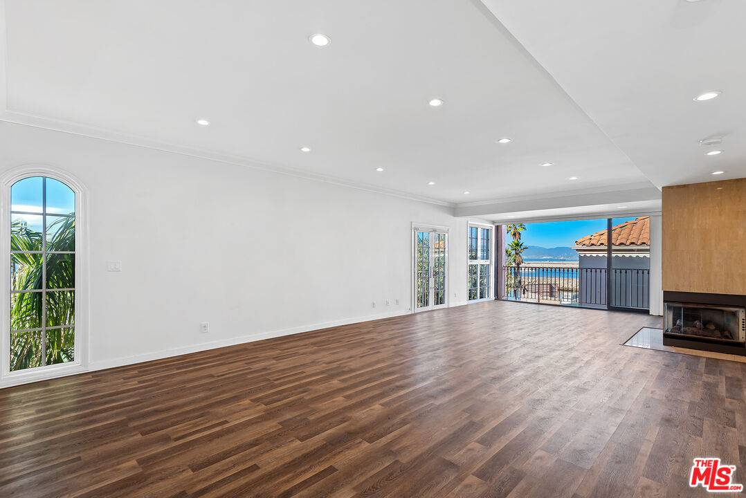 Playa Del Rey, CA 90293,6220 Pacific Ave #301