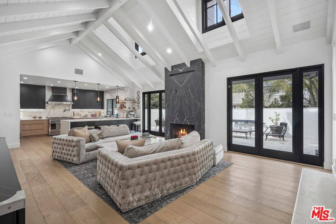 Beverly Hills, CA 90210,2650 Hutton Dr