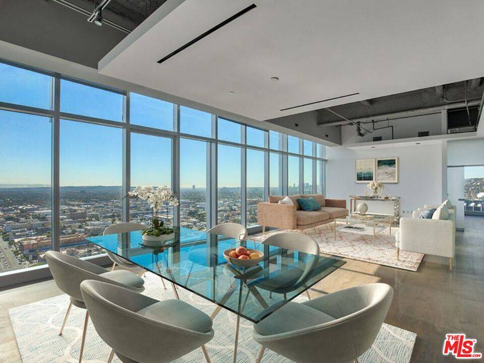 Los Angeles, CA 90028,1480 VINE ST #0201