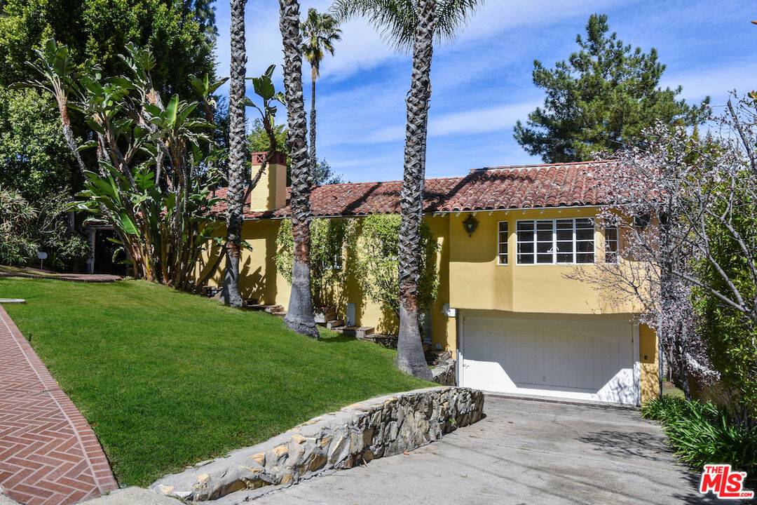 Sherman Oaks, CA 91403,15201 Del Gado Dr