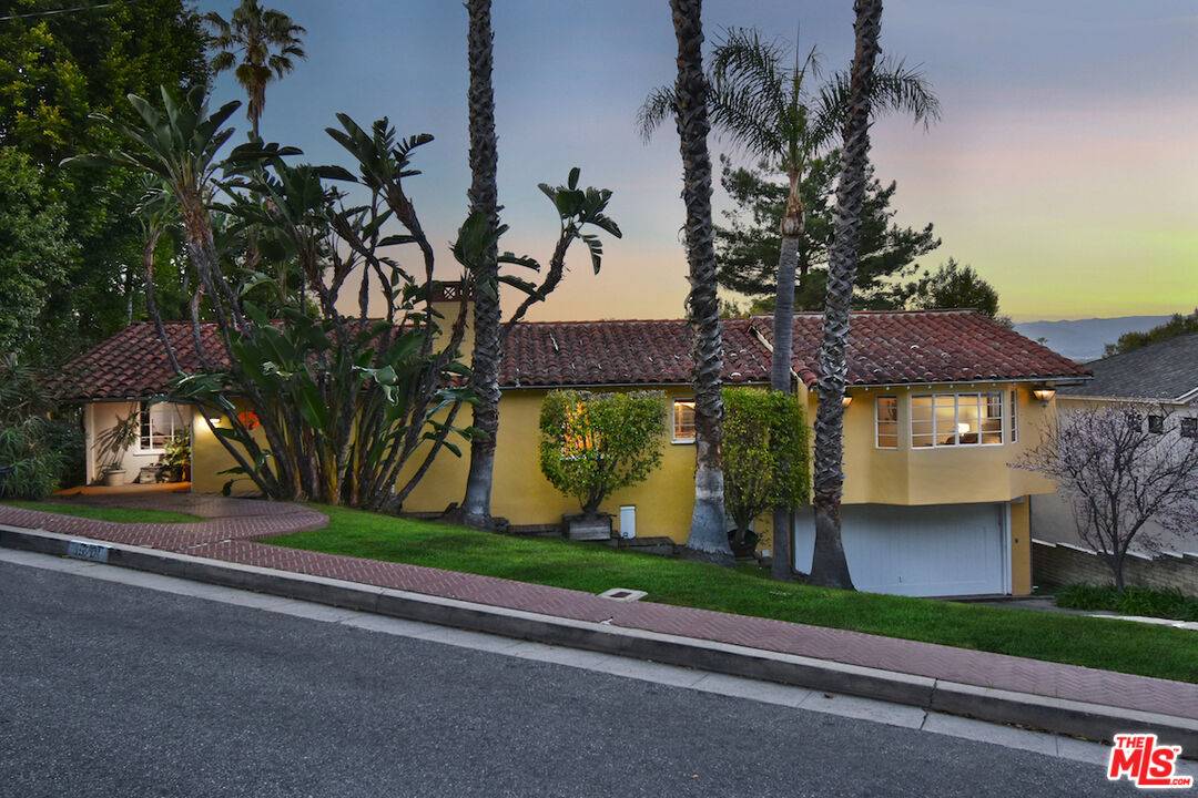 Sherman Oaks, CA 91403,15201 Del Gado Dr