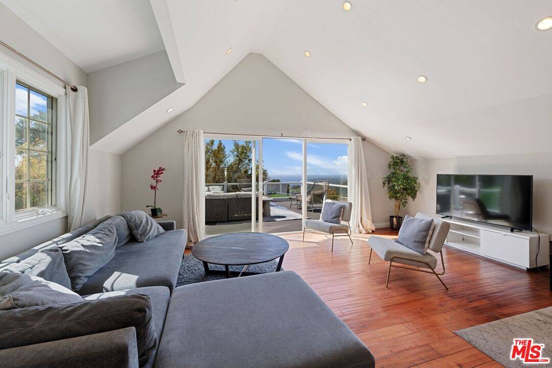 Malibu, CA 90265,2955 Corral Canyon Rd