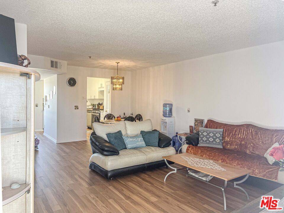 North Hills, CA 91343,9014 Burnet Ave #208