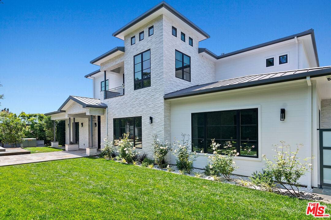 Pacific Palisades, CA 90272,1545 Amalfi Dr