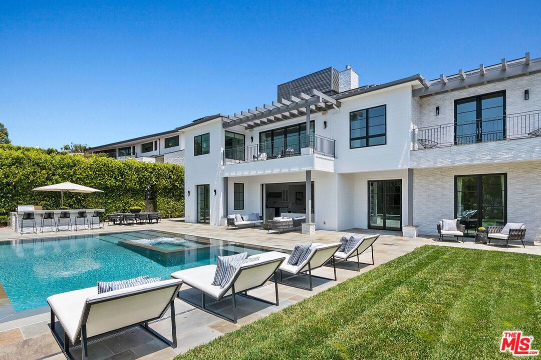 Pacific Palisades, CA 90272,1545 Amalfi Dr