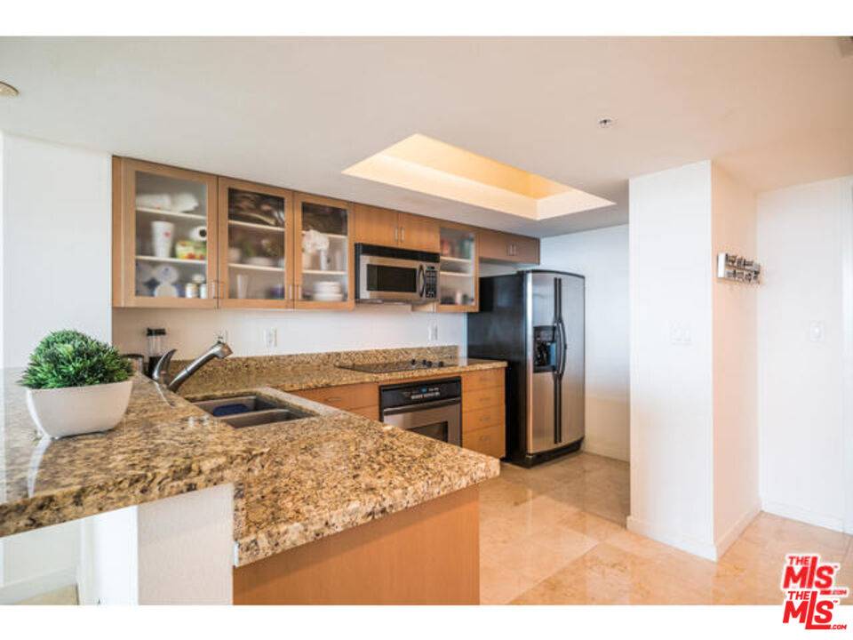 Marina Del Rey, CA 90292,13700 Marina Pointe Dr #1219