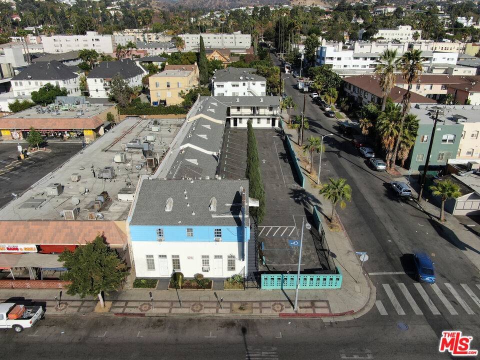 Los Angeles, CA 90027,5251 Hollywood Blvd