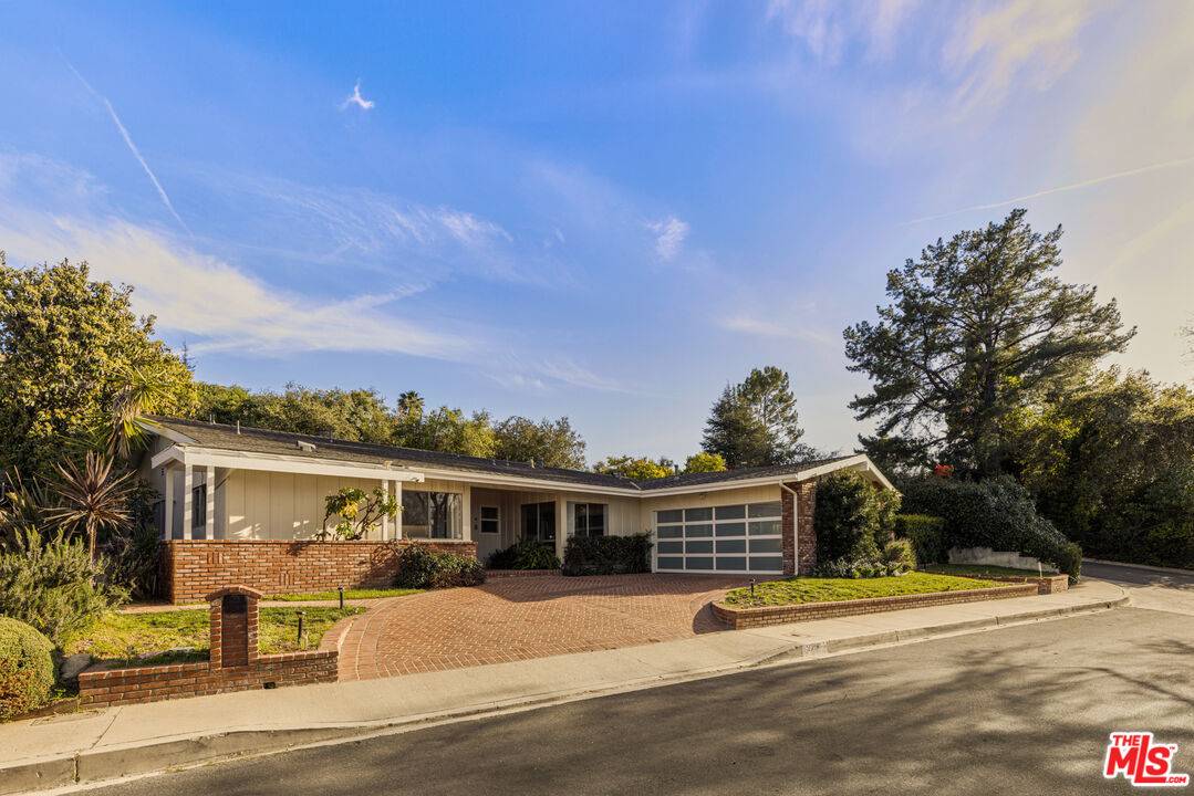 Sherman Oaks, CA 91403,3700 Regal Vista Dr