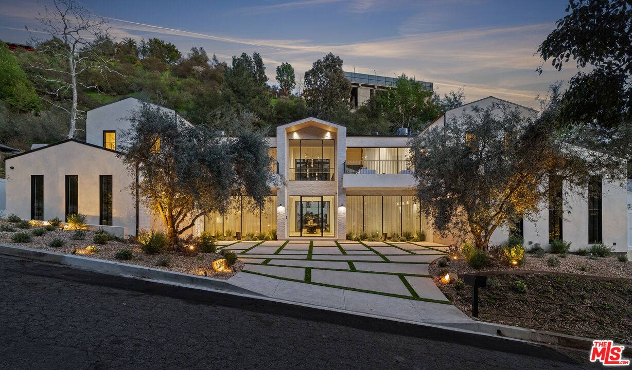 Los Angeles, CA 90077,10950 Verano Rd