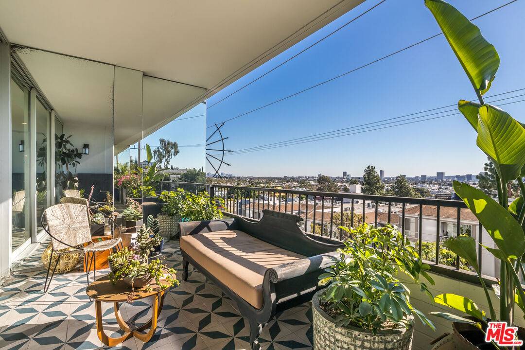 West Hollywood, CA 90069,1100 Alta Loma Rd #608