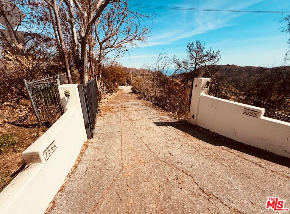 Topanga, CA 90290,2566 Tuna Canyon Rd