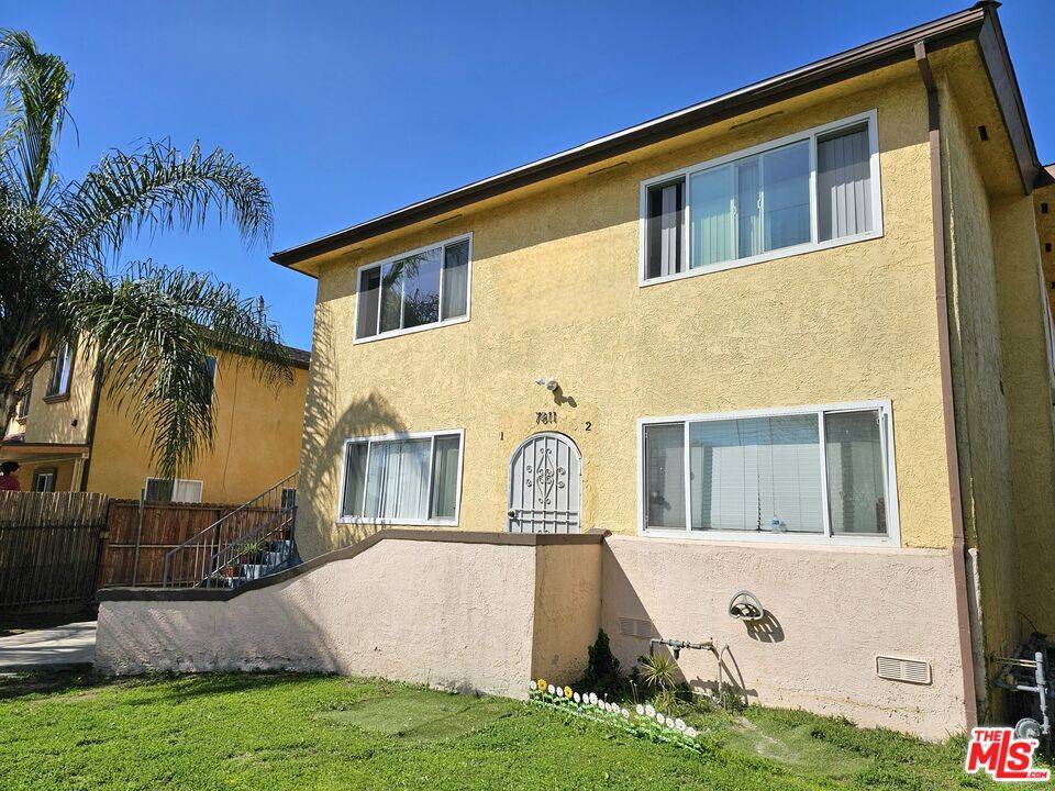 Los Angeles, CA 90003,7811 S San Pedro St