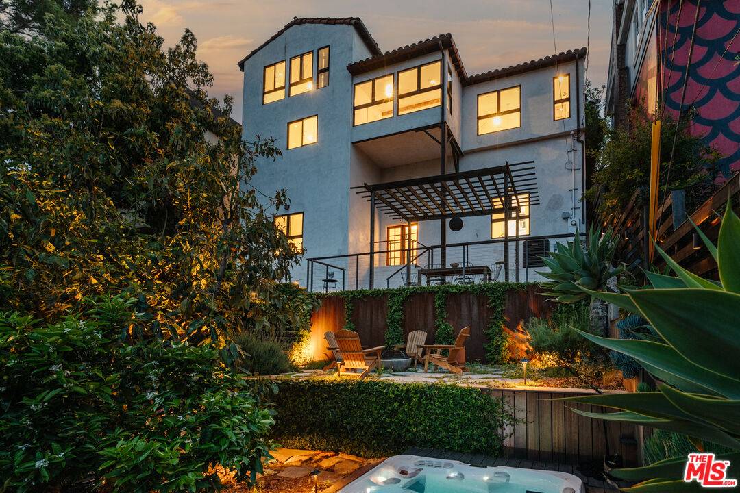 Los Angeles, CA 90027,1918 Myra Ave