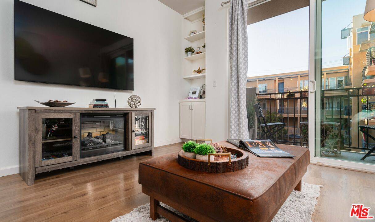 Marina Del Rey, CA 90292,4060 Glencoe Ave #202