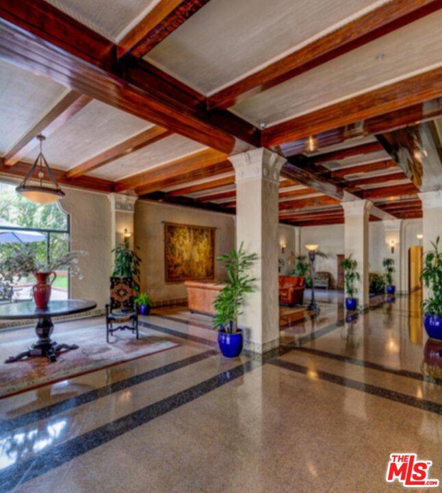 Los Angeles, CA 90004,569 N Rossmore Ave #206