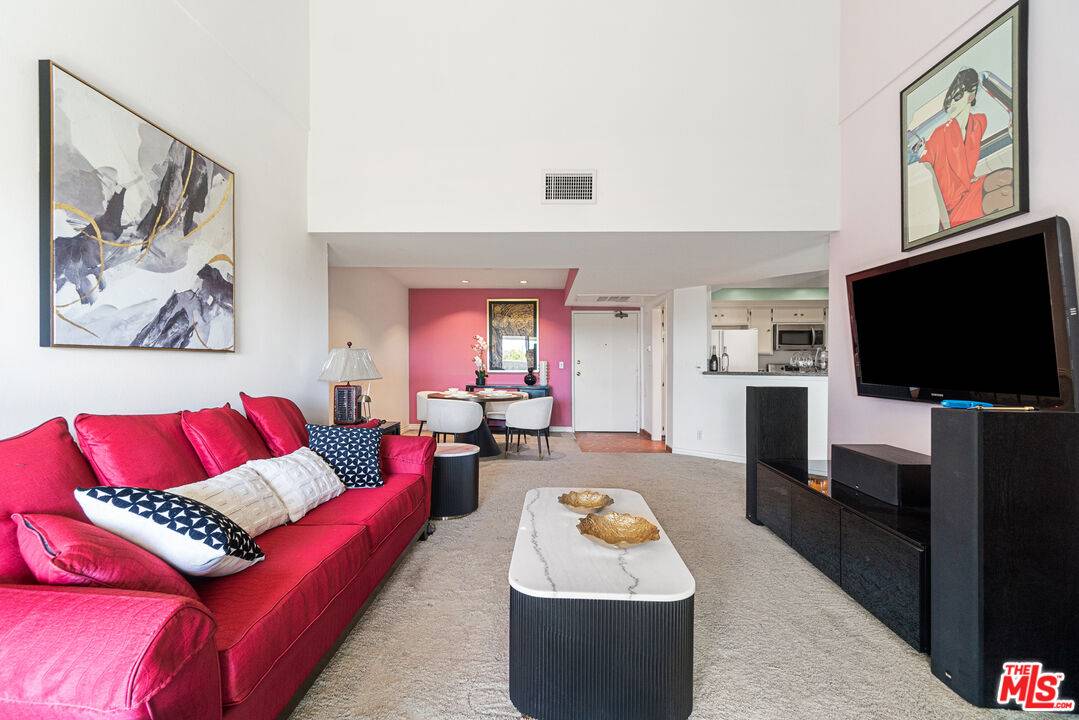 Playa Del Rey, CA 90293,8162 Manitoba St #313