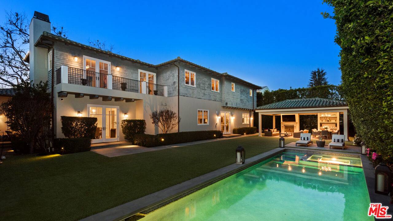 Pacific Palisades, CA 90272,1064 Amalfi Dr