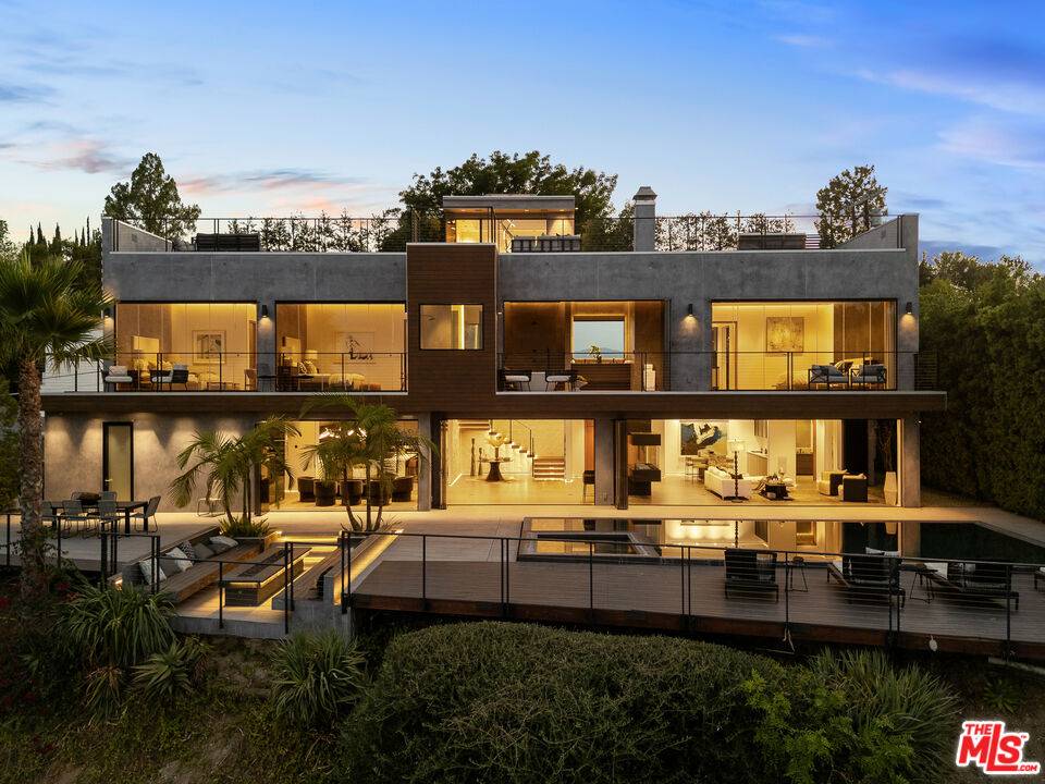 Encino, CA 91436,4540 Estrondo Dr