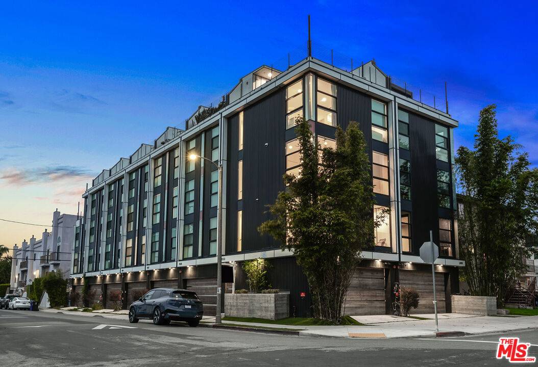 Los Angeles, CA 90064,11333 Pearl St