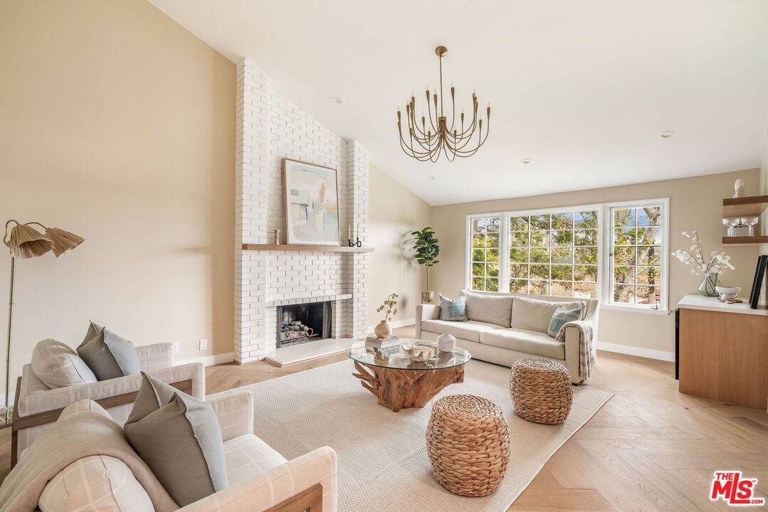 Pacific Palisades, CA 90272,17481 Tramonto Dr