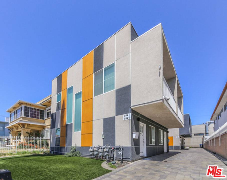 Los Angeles, CA 90006,954 S New Hampshire Ave #2