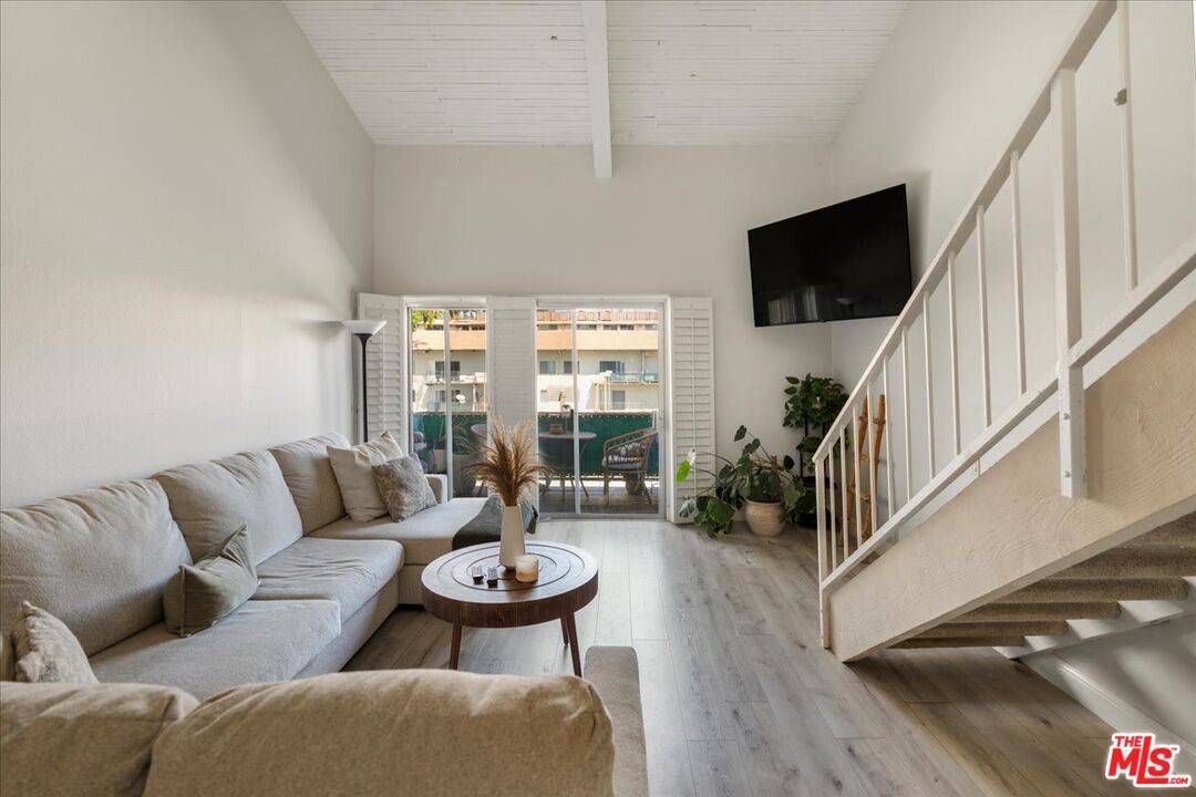 Encino, CA 91316,5460 White Oak Ave #E305