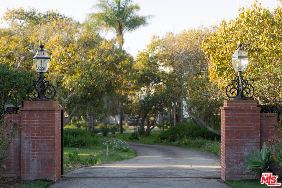 Santa Barbara, CA 93110,4335 Marina Dr