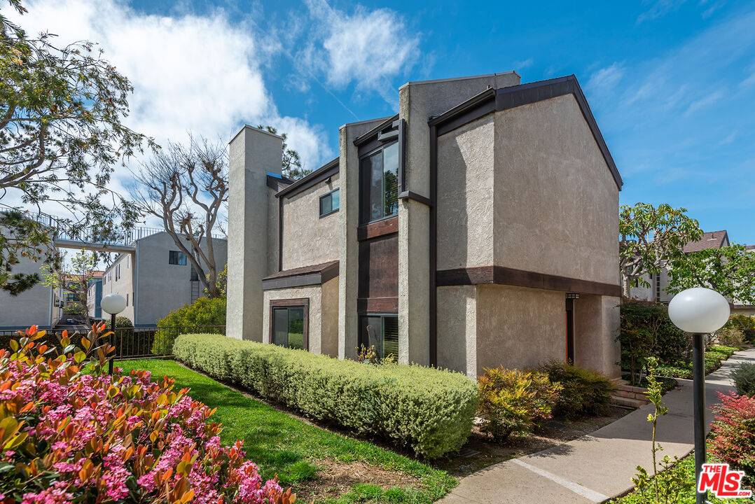 Playa Del Rey, CA 90293,8128 Manitoba St #113