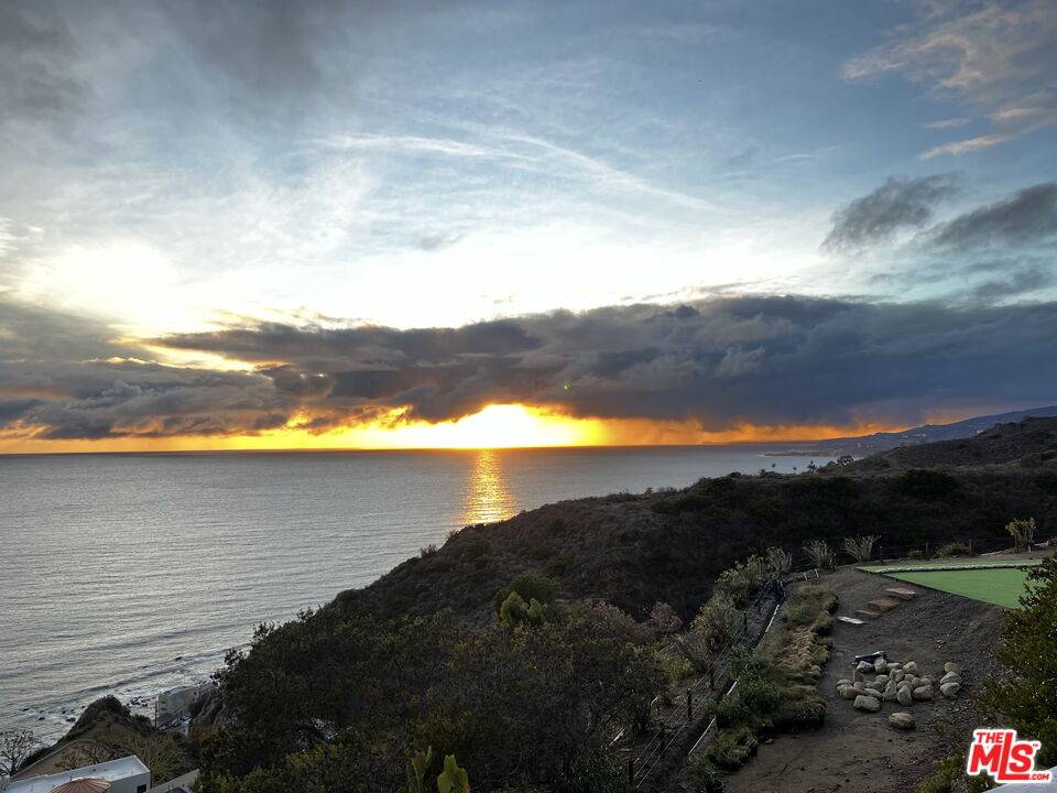 Malibu, CA 90265,20706 Rockpoint Way