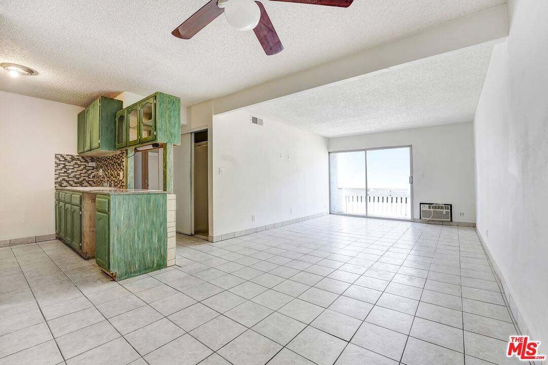 Tarzana, CA 91356,18620 Hatteras St #274