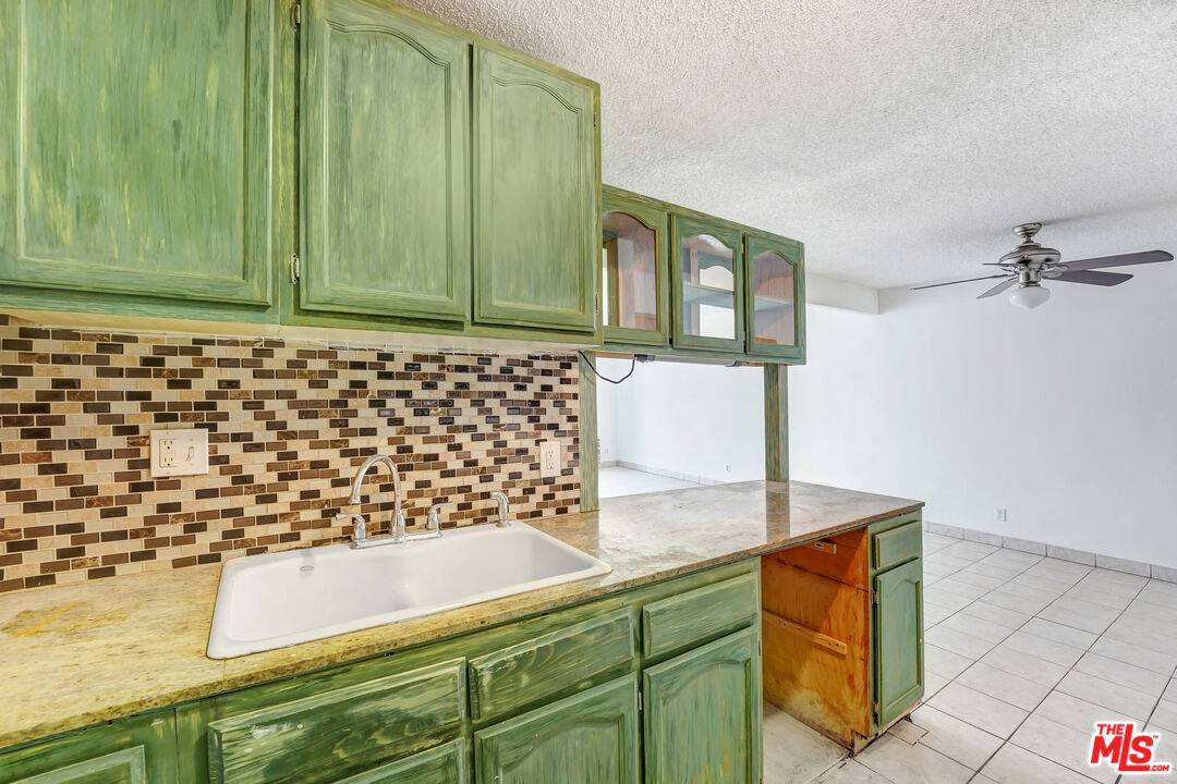 Tarzana, CA 91356,18620 Hatteras St #274