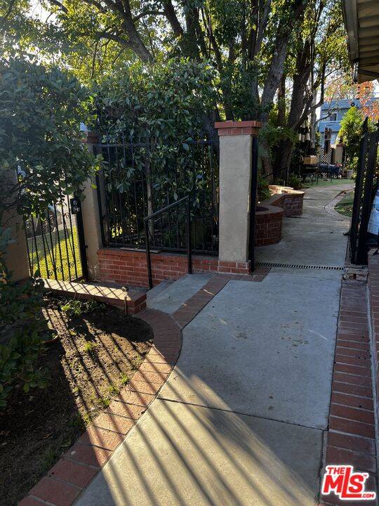 North Hollywood, CA 91606,St