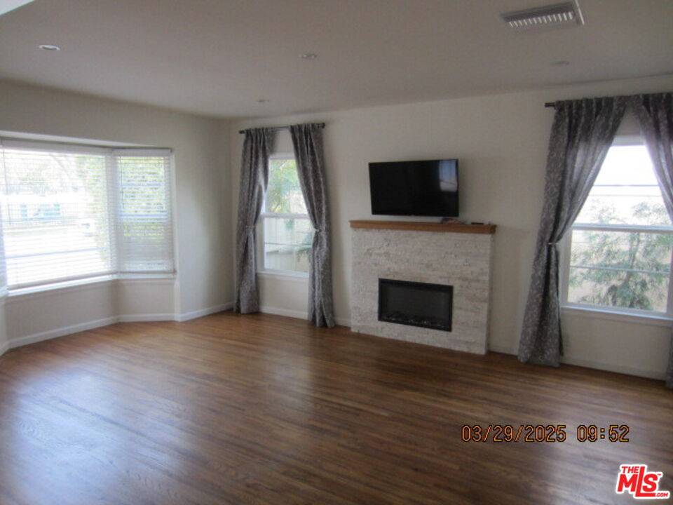 Los Angeles, CA 90039,4231 Edenhurst Ave