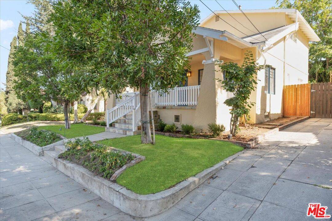 Los Angeles, CA 90039,2318 EDGEWATER TER