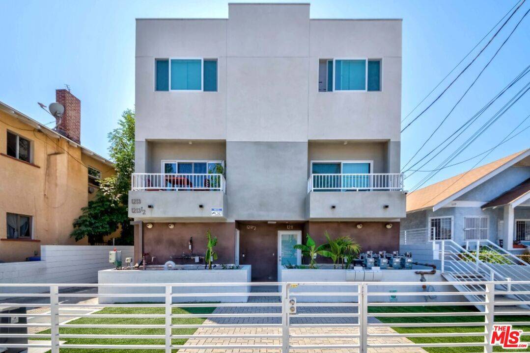 Los Angeles, CA 90006,1211 Fedora St