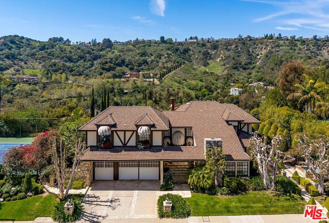 Beverly Hills, CA 90210,2627 Wallingford Dr