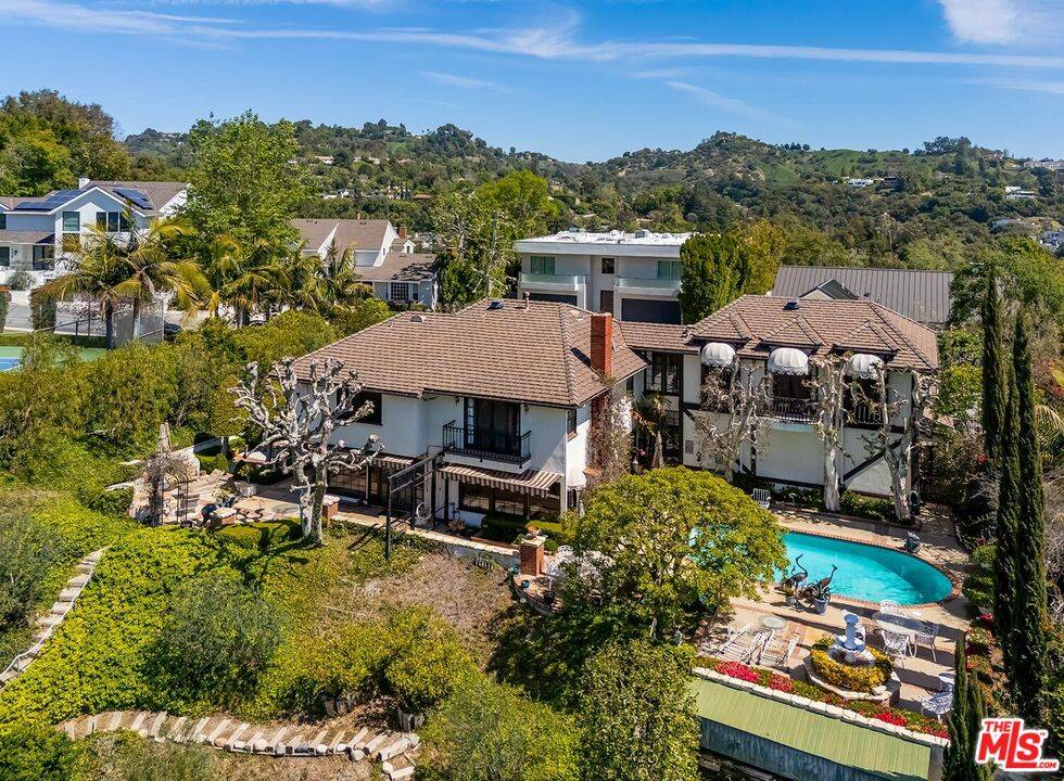 Beverly Hills, CA 90210,2627 Wallingford Dr