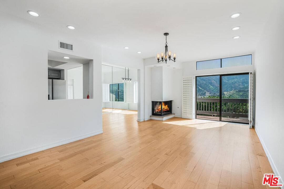 Pacific Palisades, CA 90272,1694 Michael Ln