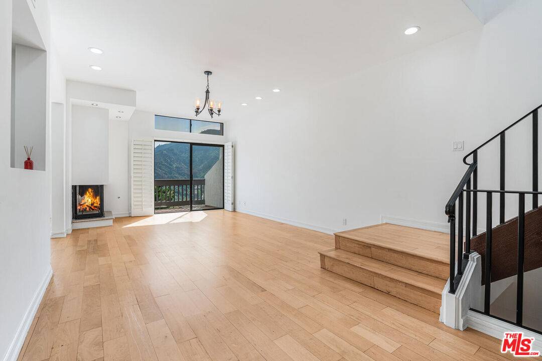 Pacific Palisades, CA 90272,1694 Michael Ln