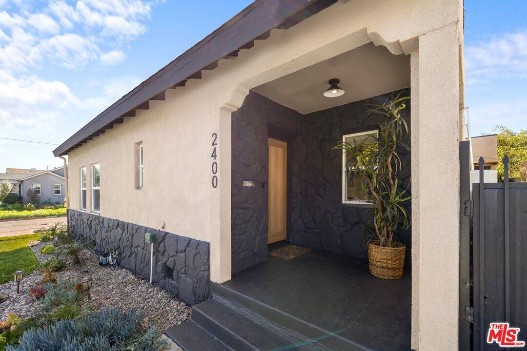 Los Angeles, CA 90043,2400 W 74th St