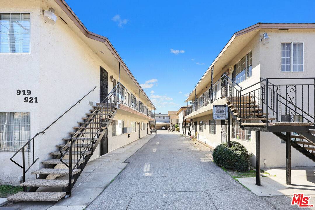 Montebello, CA 90640,919 Carob Way