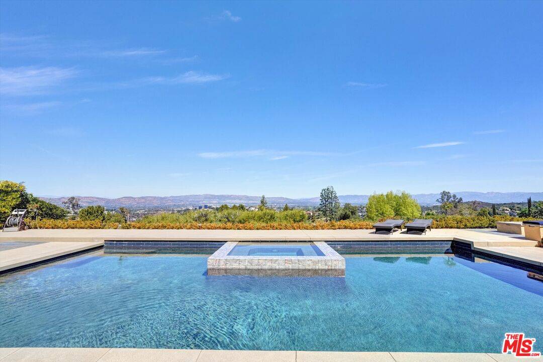 Woodland Hills, CA 91364,21749 Planewood Dr