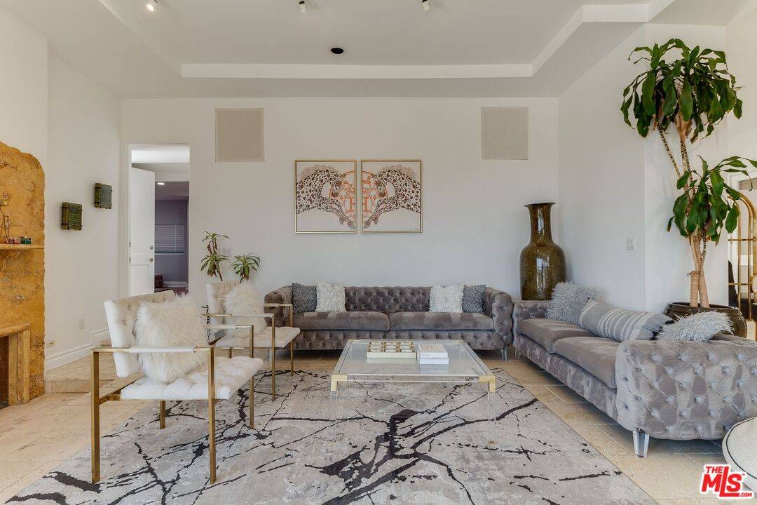Beverly Hills, CA 90210,1564 TOWER GROVE DR