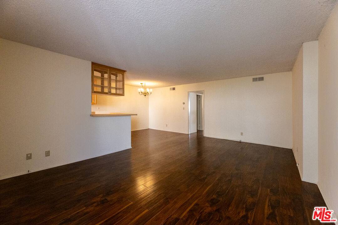 Encino, CA 91316,5330 Zelzah Ave #4