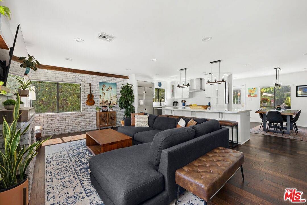 Sherman Oaks, CA 91423,4545 Tyrone Ave