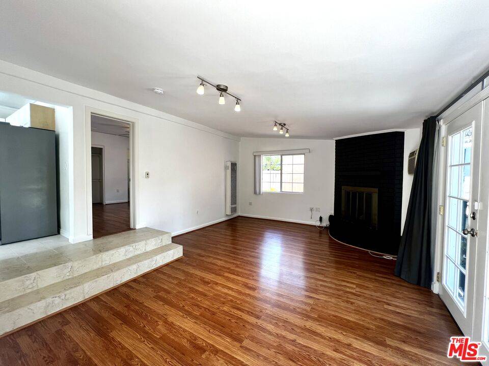 West Hollywood, CA 90048,364 N San Vicente Blvd #B